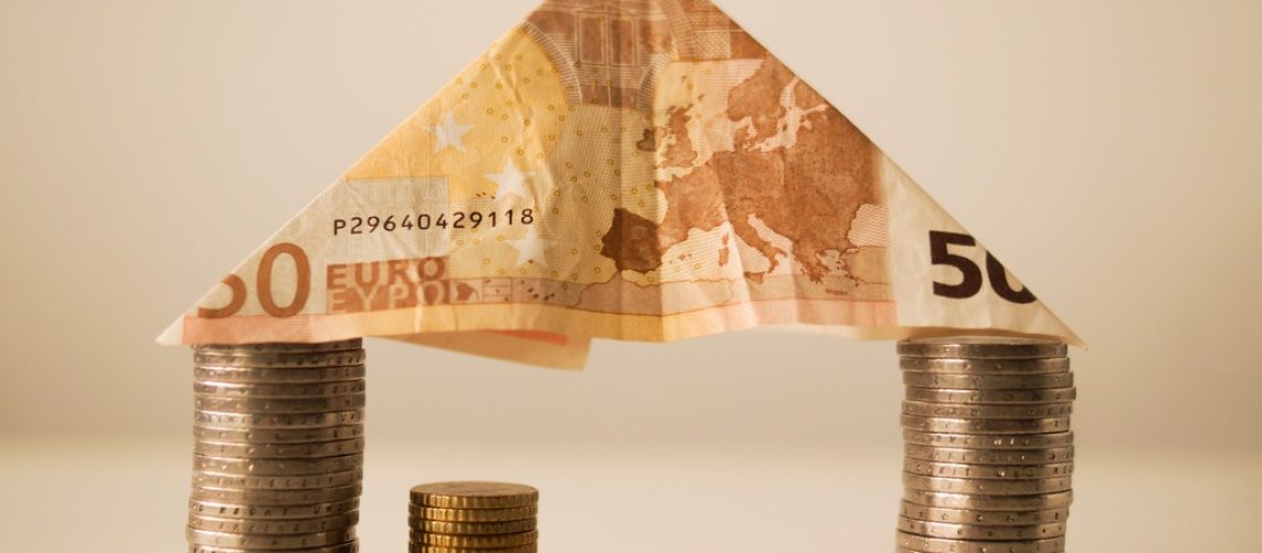 wood-house-sign-money-market-business-1062112-pxhere.com